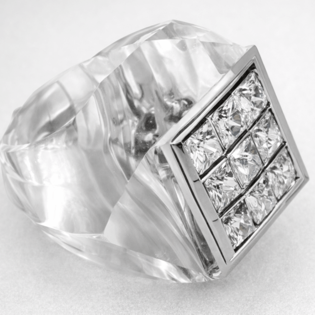 Olivier Baroin - Cristal de roche poli ou givré : la pierre signature de Suzanne Belperron