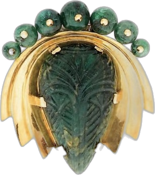 Clip Toit en or, centré d’une émeraude gravée en feuillage, surmonté d’un rang de perles d’émeraude. (Archives Olivier Baroin) Clip Toit en or, centré d’une émeraude gravée en feuillage, surmonté d’un rang de perles d’émeraude. (Archives Olivier Baroin)