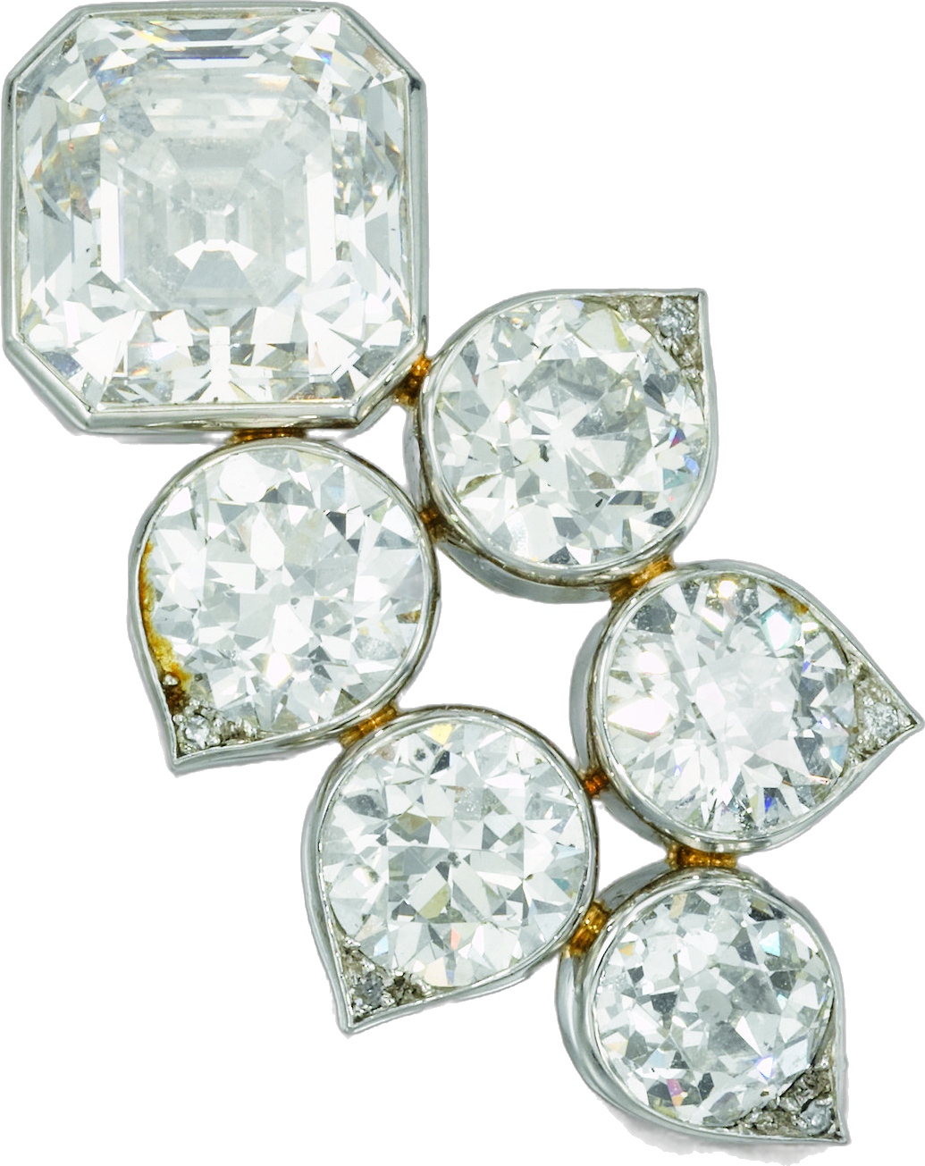 Broche Fleur stylisée en or gris et platine, sertie de diamants dont un plus important d’environ 8,5 carats taille Asscher. (Écrin de Suzanne Belperron, collection particulière) Broche Fleur stylisée en or gris et platine, sertie de diamants dont un plus important d’environ 8,5 carats taille Asscher. (Écrin de Suzanne Belperron, collection particulière)